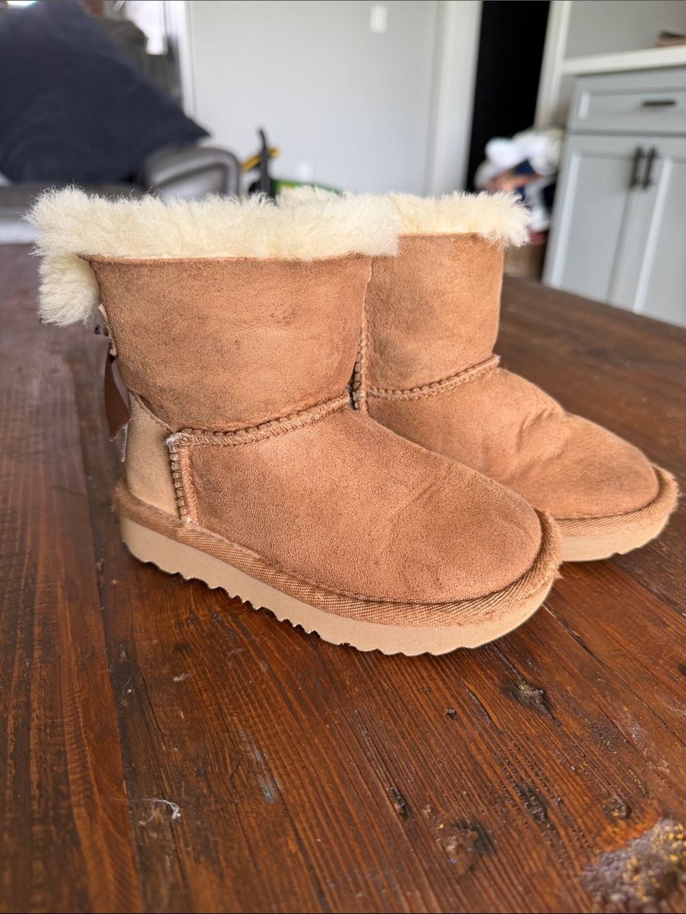 UGG Toddler Mini Bailey Bow II Suede Boots- Sz 8